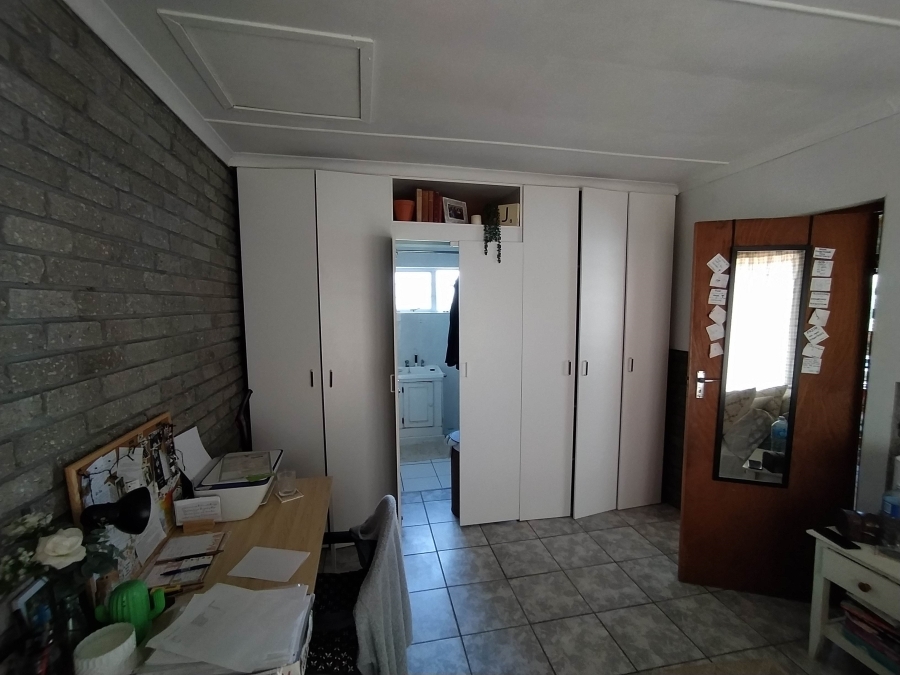 6 Bedroom Property for Sale in De Kelders Western Cape